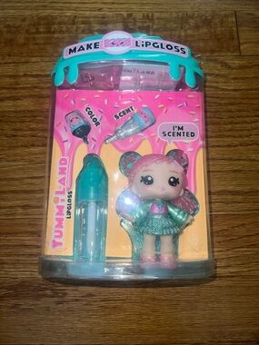 Yummiland lip gloss doll Susie sour straw